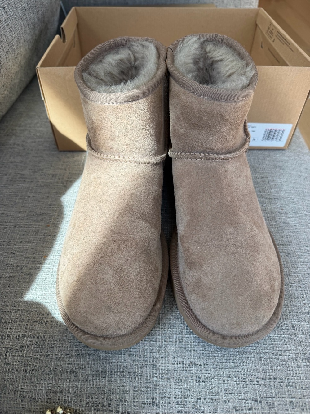 UGG Classic Mini II Boots Chestnut/ caribou Women’s Size 7 w/ Original Box